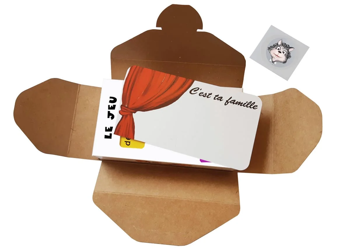 Jeu de 7 familles Déguisé dans sa pochette cadeau